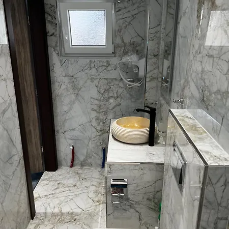 Firstline 1o Floor Χανιώτη